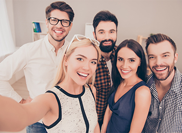 A group of happy men and women taking a selfie at a Colour Analysis party.