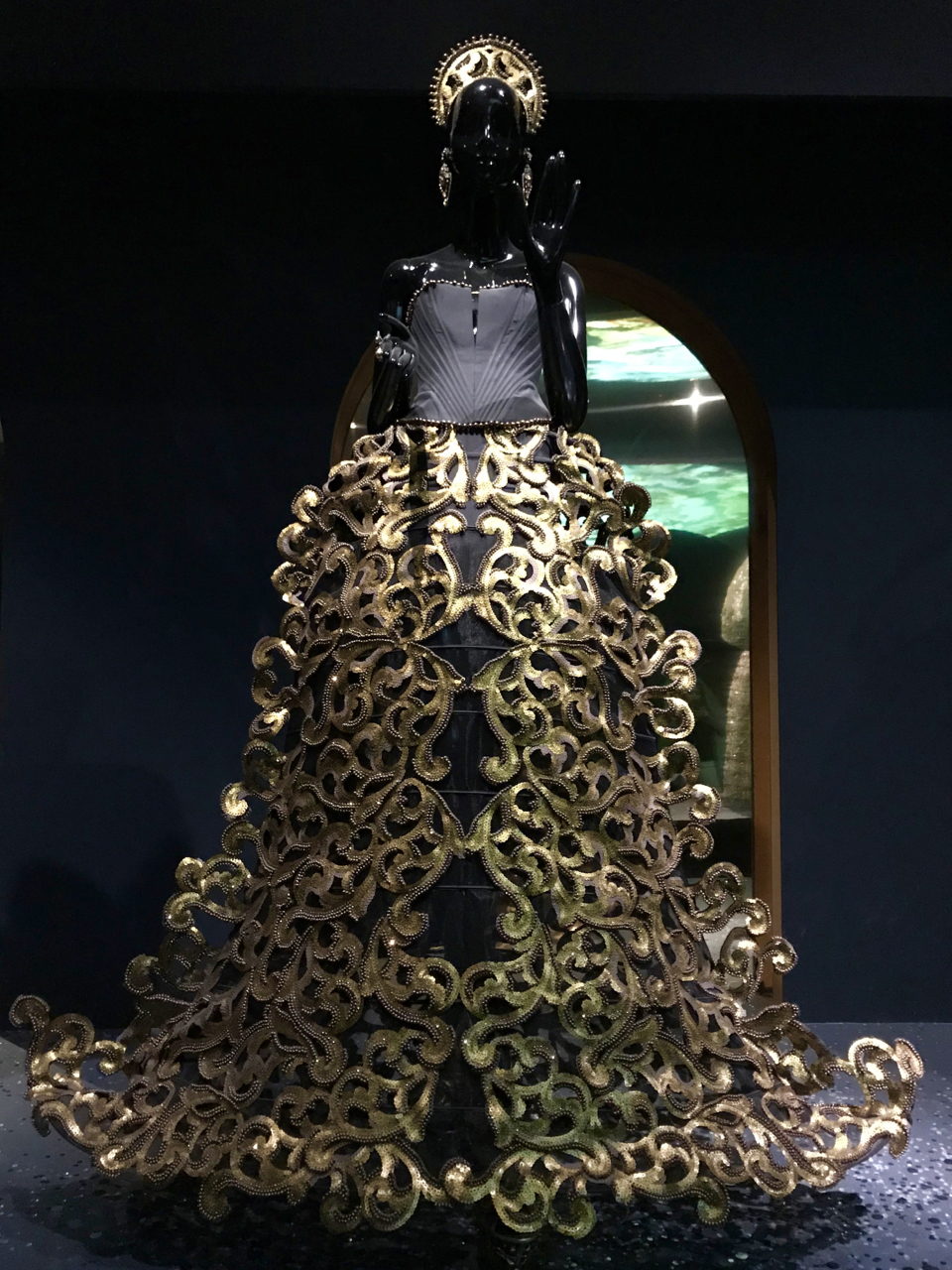 Guo Pei: 'Legend' extravaganza at the NGV - Image Confidence