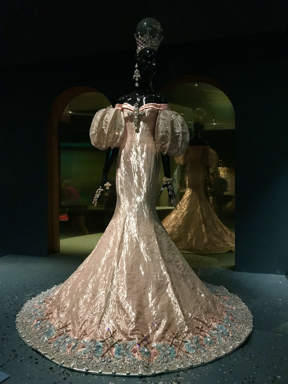 Guo Pei: 'Legend' extravaganza at the NGV - Image Confidence