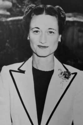 Wallis Simpson wears her Cartier peacock brooch 